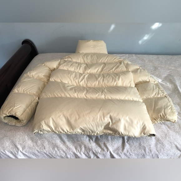 Womens aritzia mega puff jacket - Picture 3 of 16